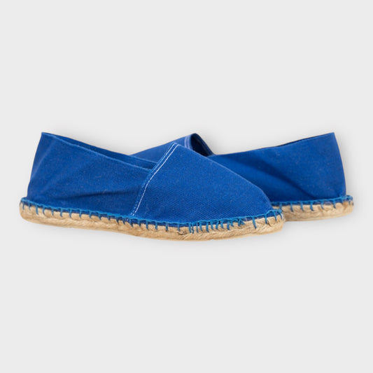 Élégance et confort à la française 🇫🇷 | Espadrille Bleu France – 100% artisanale, en toile résistante et semelle en corde tressée. Parfaite pour un look chic et décontracté. 🌿👣 #MadeInFrance